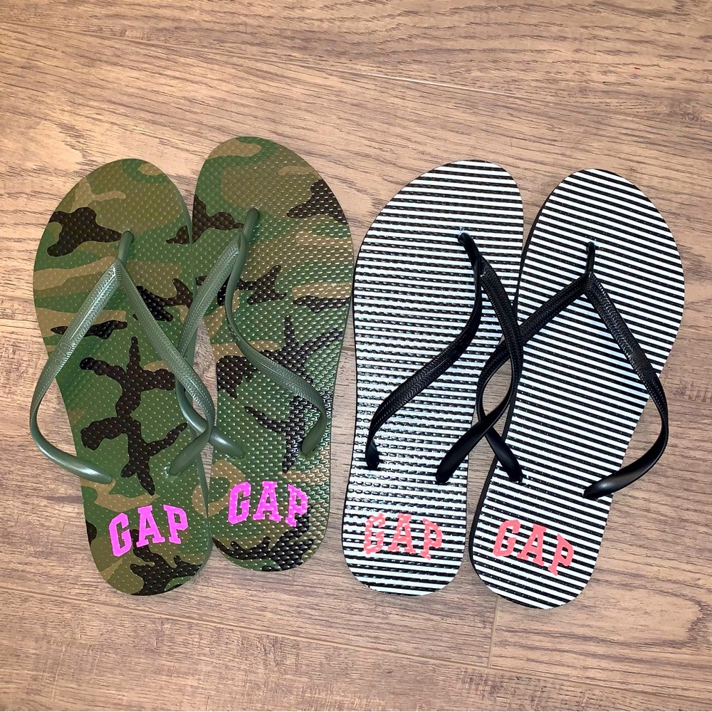 Brand new Gap flip flops size 9-10 set of 2